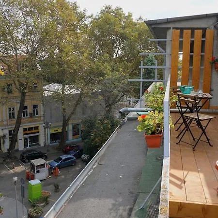 Attic - атик студио Βάρνα